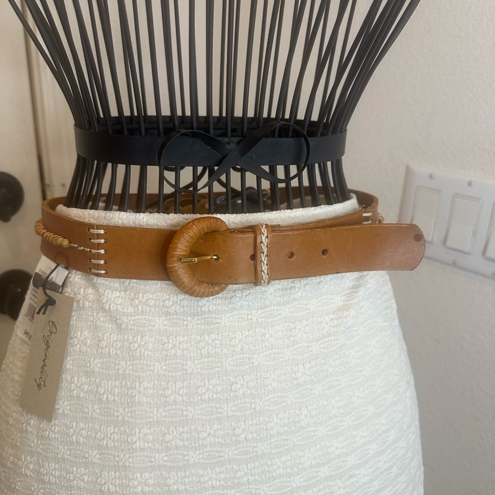 Vintage Women’s Tan Leather Belt with Woven Buckle